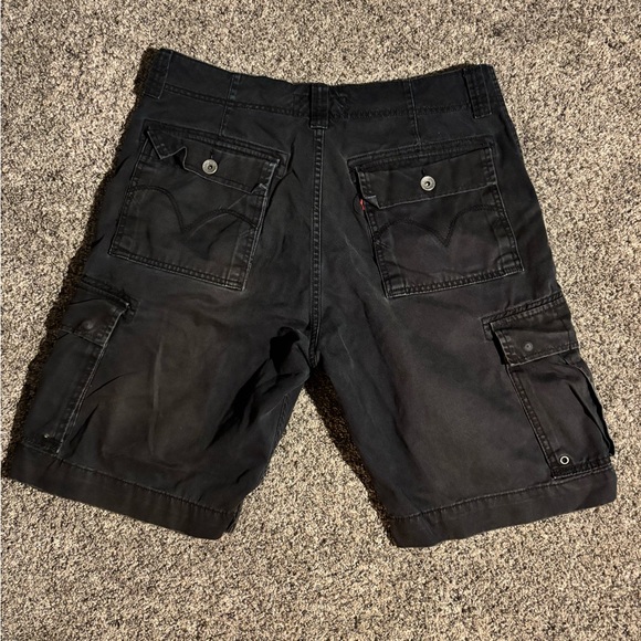 Vintage Levi’s Cargo Shorts - Picture 3 of 6